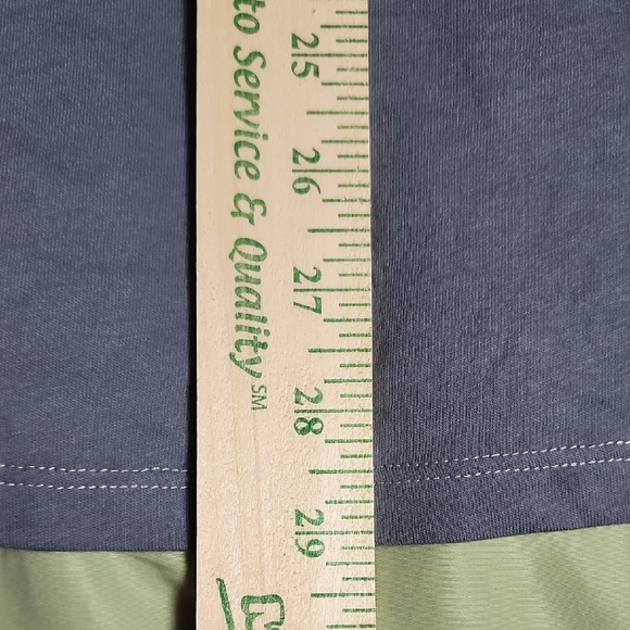 American Eagle Outfitters Tee With Pink Emblem - Picture 4 of 7